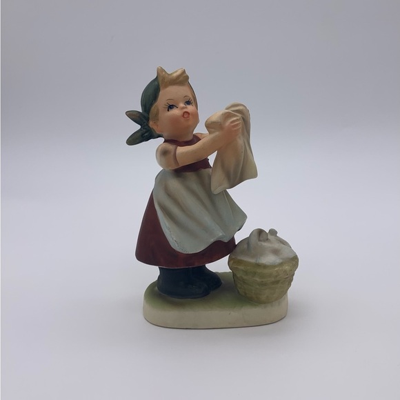 NAPCO WARE Japan Wash Day Girl Vintage Figurine # 8749 Red Dress Bandanna 6” - Picture 3 of 12